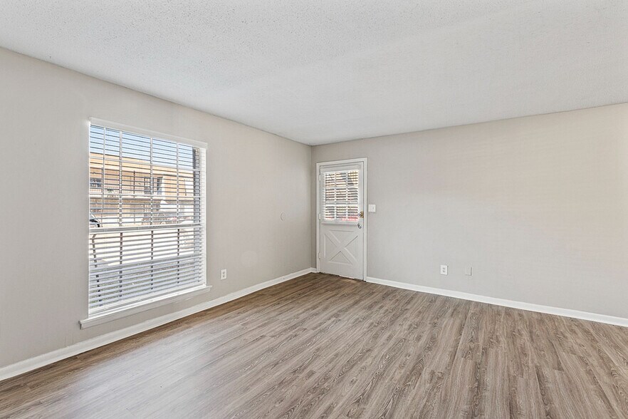 More Photos Of 107 Sterling Ct NW, Center Point Apartments For Sale