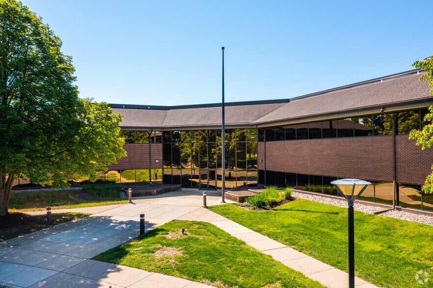 More Photos Of 1 Progress Dr, Horsham Township Office For Lease