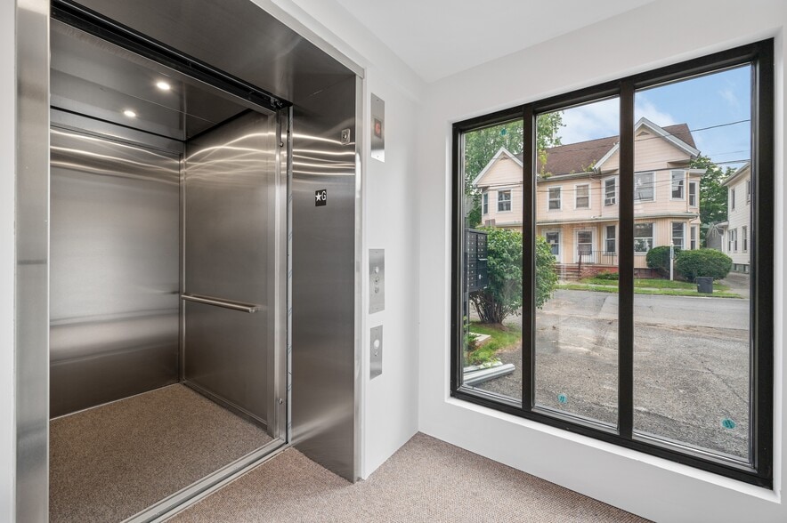 More Photos Of 236 Wall St, Kingston Specialty For Lease