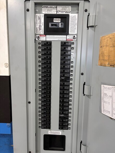 More Photos Of 2011 St Clair Ave NE, Cleveland Auto Repair For Sale