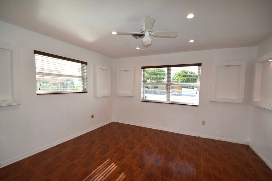 More Photos Of 16921 NE 6th Ave, North Miami Beach Office For Sale