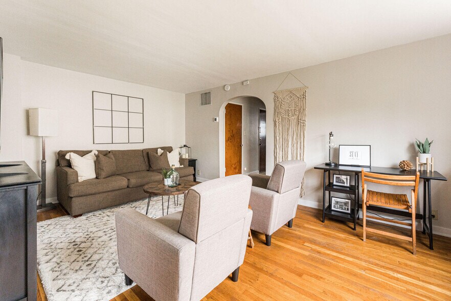 More Photos Of 524 Cross St, Sycamore Apartments For Sale