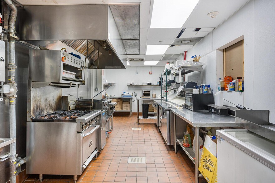 More Photos Of 5840 SW 71st St, South Miami Restaurant For Lease