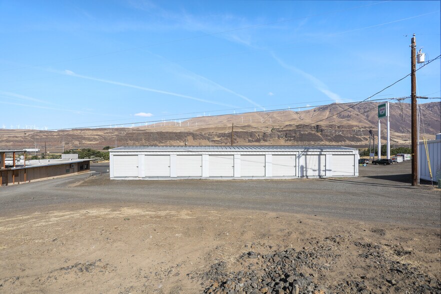 More Photos Of 606 E 1st, Rufus Convenience Store For Sale