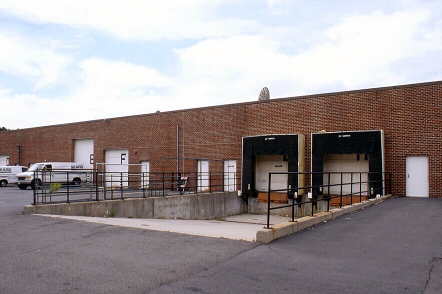 Primary Photo Of 6700 Springfield Center Dr, Springfield Flex For Lease