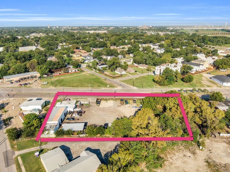 More Photos Of 3030 Cedar Crest Blvd, Dallas Flex For Sale