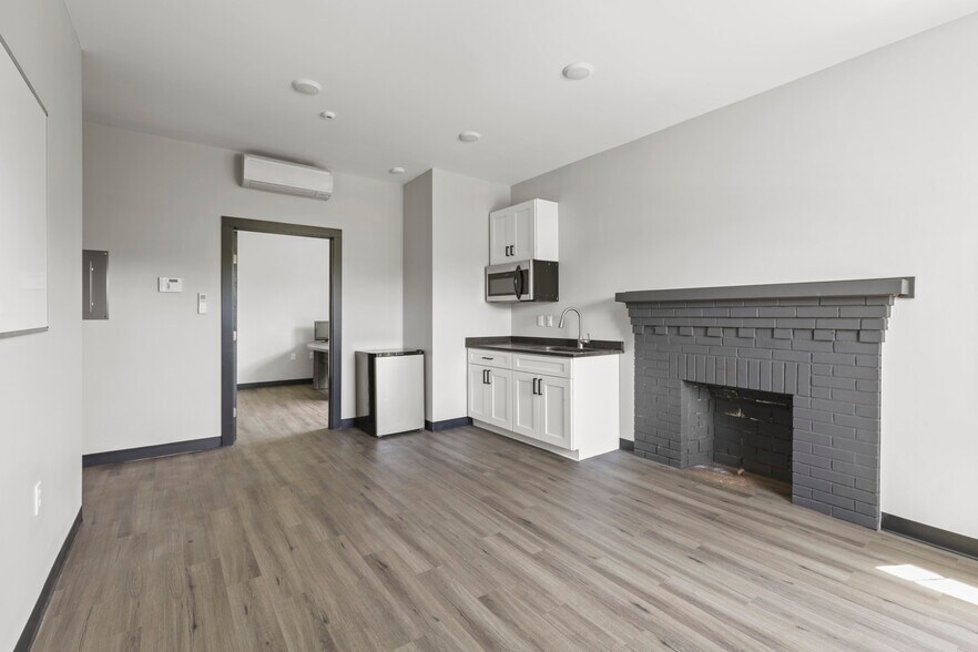 More Photos Of 1386 E Main St, Columbus Office For Lease