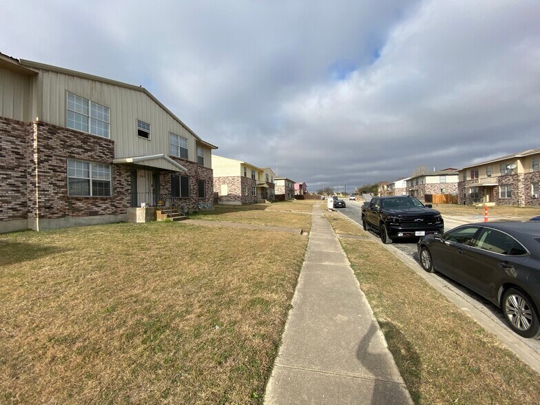 More Photos Of 806 Sissom Rd, Killeen Apartments For Sale