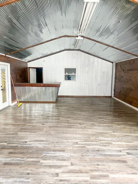 More Photos Of 520 N Vine St, North Little Rock Warehouse For Sale