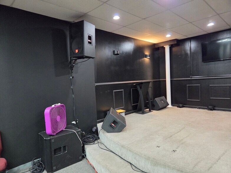 More Photos Of 8831-8869 Walker Mill Rd, Capitol Heights Warehouse For Lease