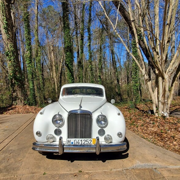 More Photos Of 3000 Cathedral Pl, Decatur Movie Radio TVStudio For Sale