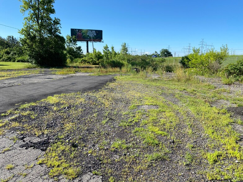 More Photos Of 3909 Witmer Rd, Niagara Falls Freestanding For Lease