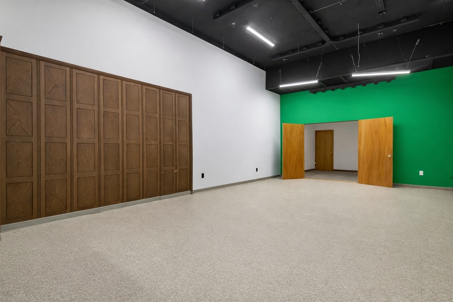 More Photos Of 464-468 Essex St @ Hampshire st, Lawrence Office For Sale