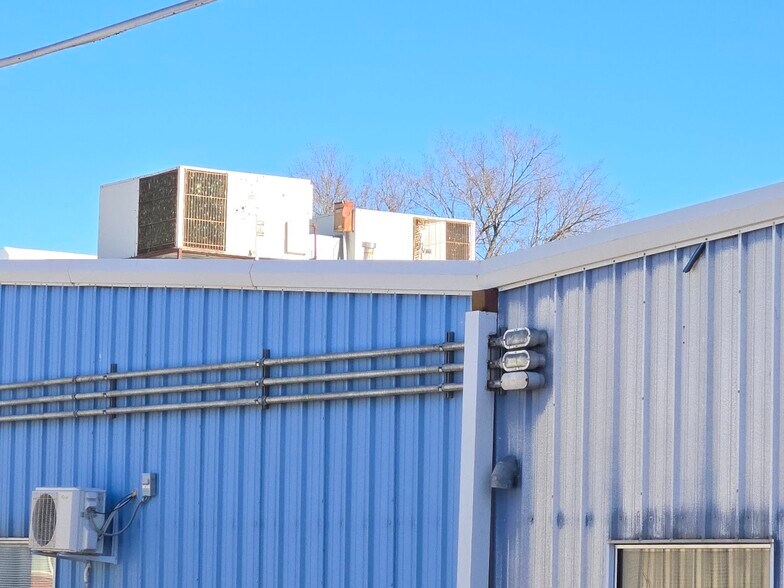 More Photos Of 111 E 5th St, Mound Valley Industrial For Sale