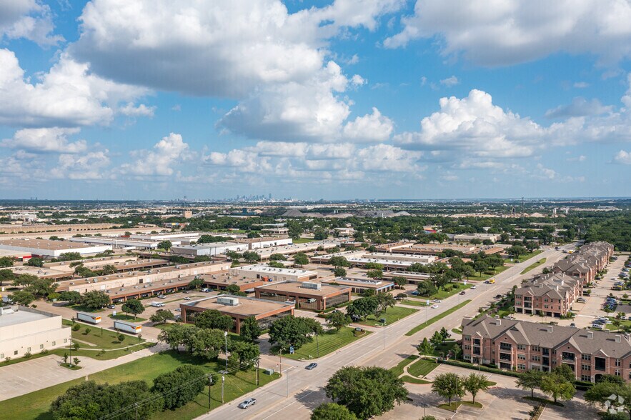 More Photos Of 11496 Luna Rd, Farmers Branch Flex For Lease