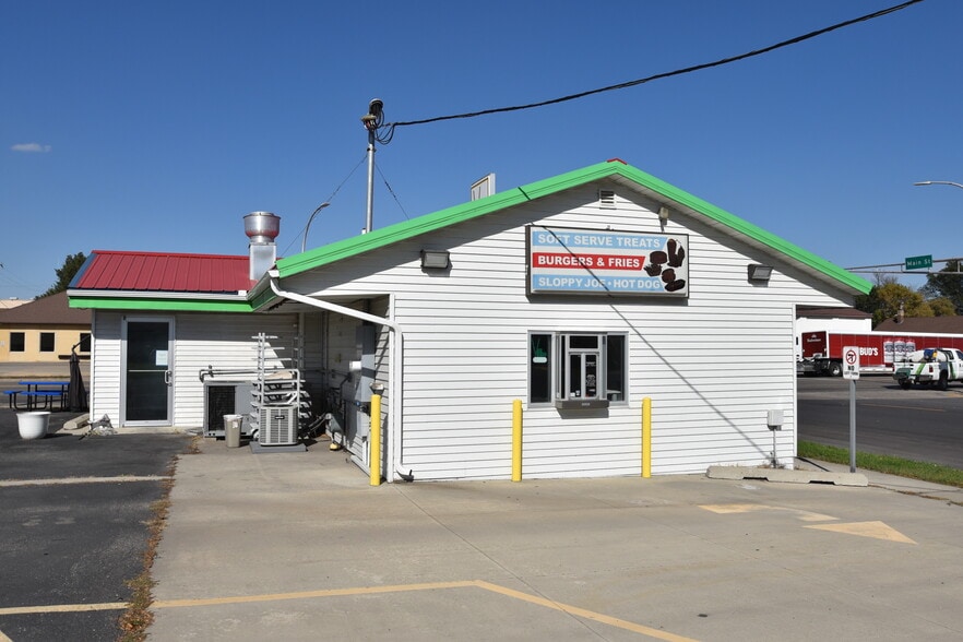 More Photos Of 4 Center Ave W, Dilworth Restaurant For Sale