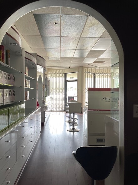 More Photos Of 818 N Pacific Ave, Glendale General Retail For Lease
