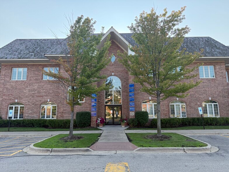 More Photos Of 1880 W Winchester Rd, Libertyville Medical For Sale