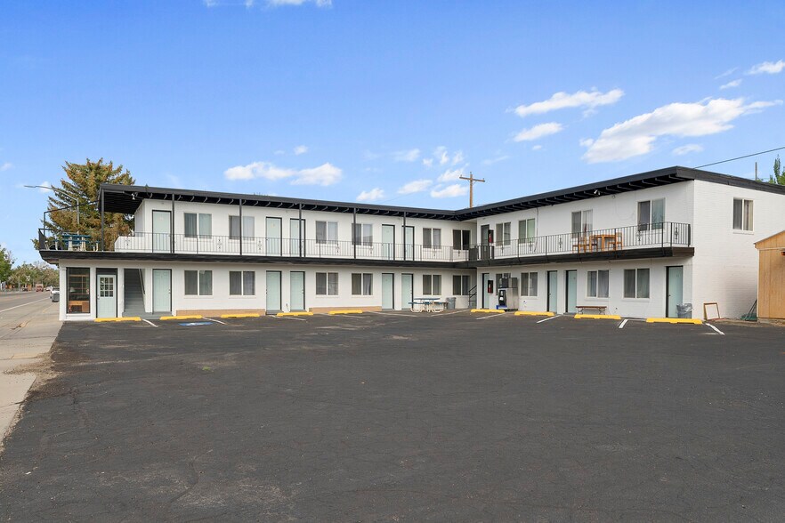 More Photos Of 1411 9th St, Rock Springs Hotel For Sale