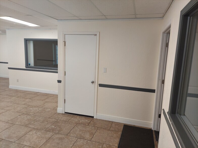 More Photos Of 180 E Burgess Rd, Pensacola Office For Lease