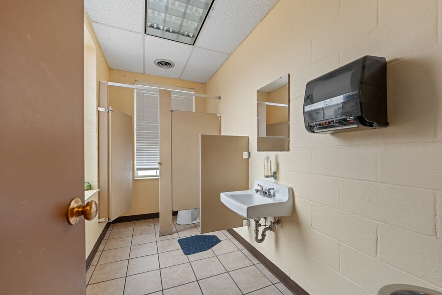 More Photos Of 3411 Covington Pike, Memphis Religious Facility For Sale