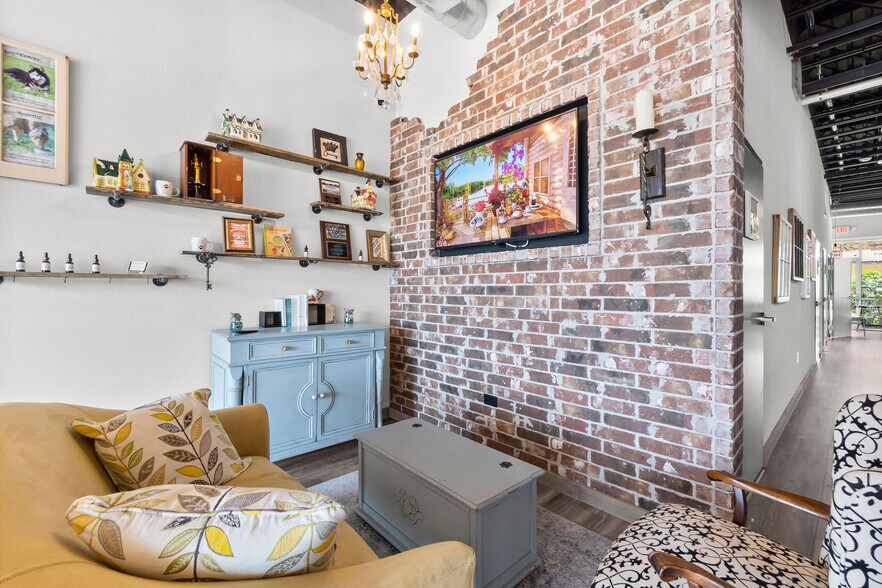 More Photos Of 525 Woodland Square Blvd, Conroe Coworking Space