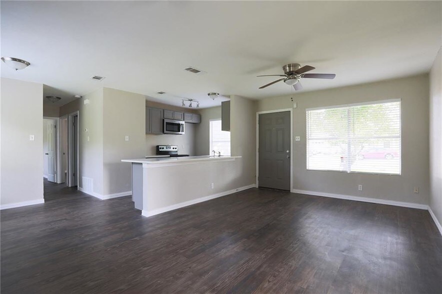 More Photos Of 1410 Ransom St, Pflugerville Office Residential For Lease