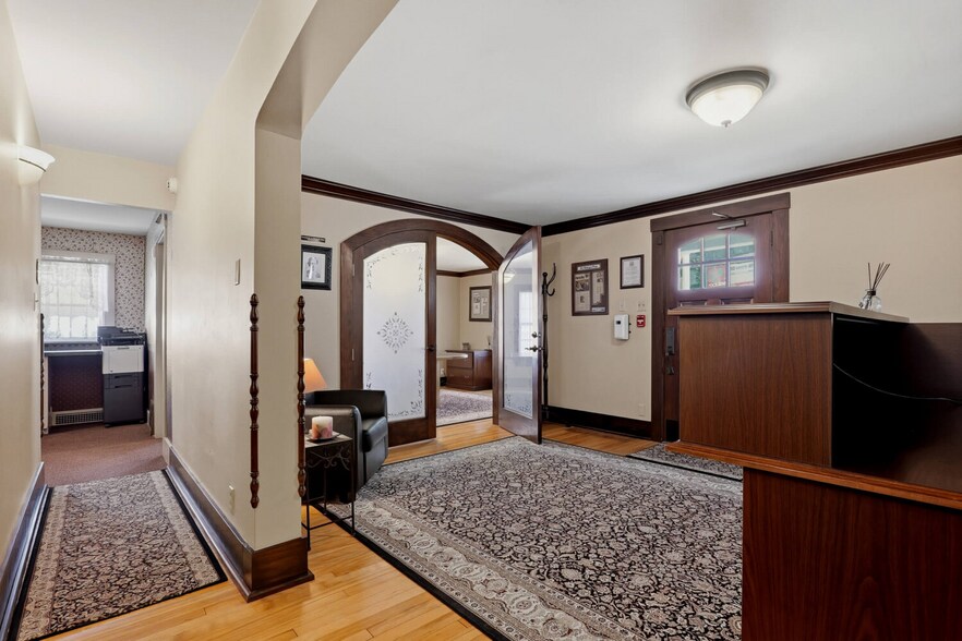 More Photos Of 517 Monroe St, Sheboygan Falls Office For Sale