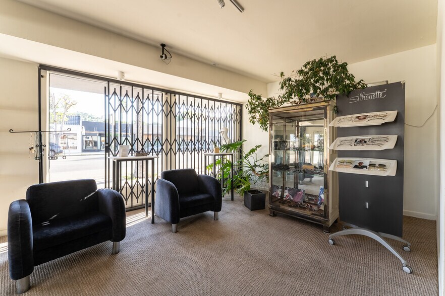 More Photos Of 13831 Ventura Blvd, Sherman Oaks Storefront For Sale