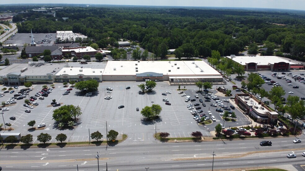 More Photos Of 111-129 W Butler Rd, Mauldin Unknown For Lease