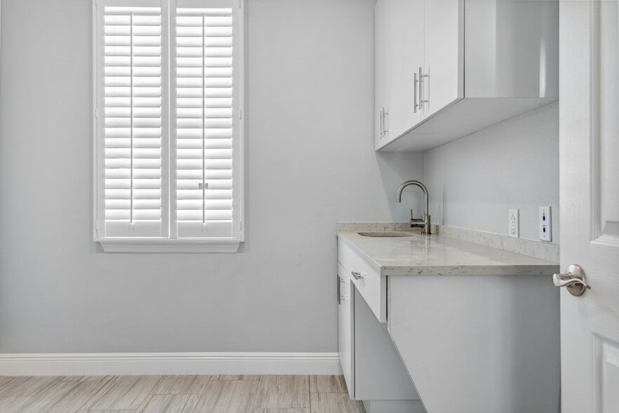 More Photos Of 5265 Park Blvd, Pinellas Park Office For Lease