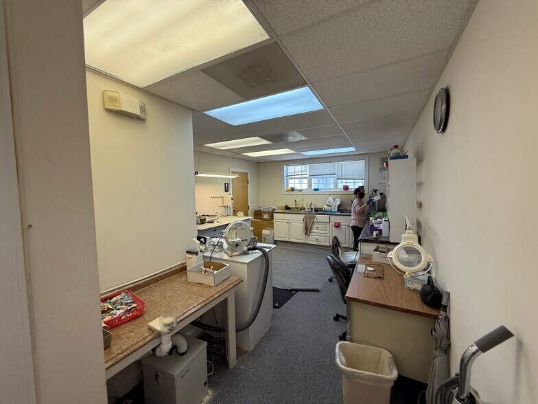 More Photos Of 8314 Browns Ln, Manassas Flex For Lease