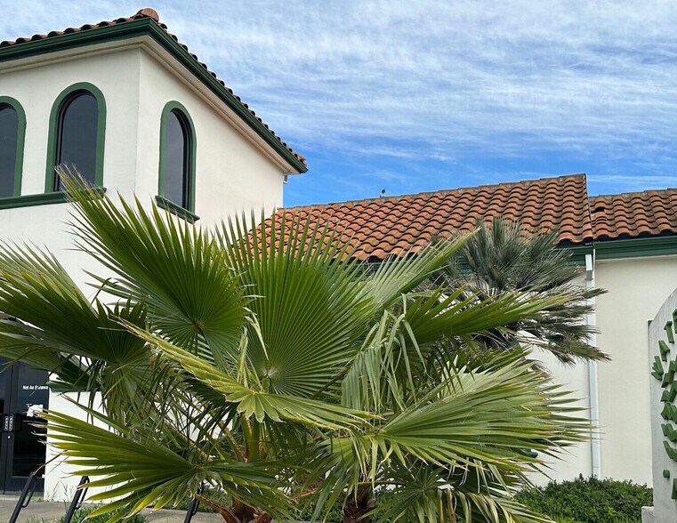 More Photos Of 1970 Lake Blvd, Davis Medical For Sale
