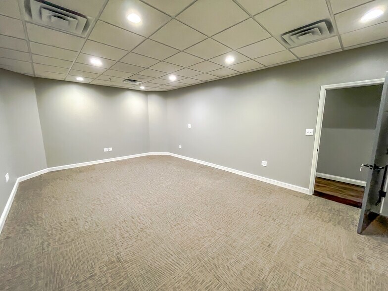 More Photos Of 123 N Main St, Crown Point Coworking Space