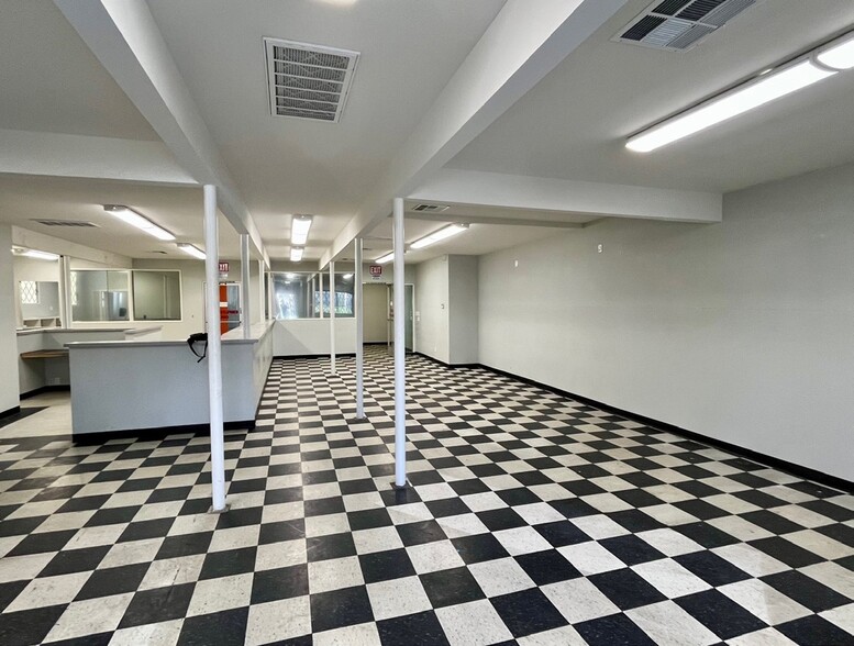 More Photos Of 3640 Chicago Ave, Riverside Light Distribution For Lease