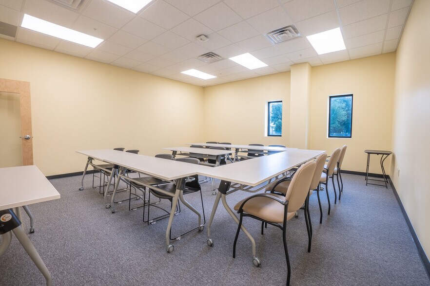 More Photos Of 227 Monogard Dr, Manchester Medical For Sale