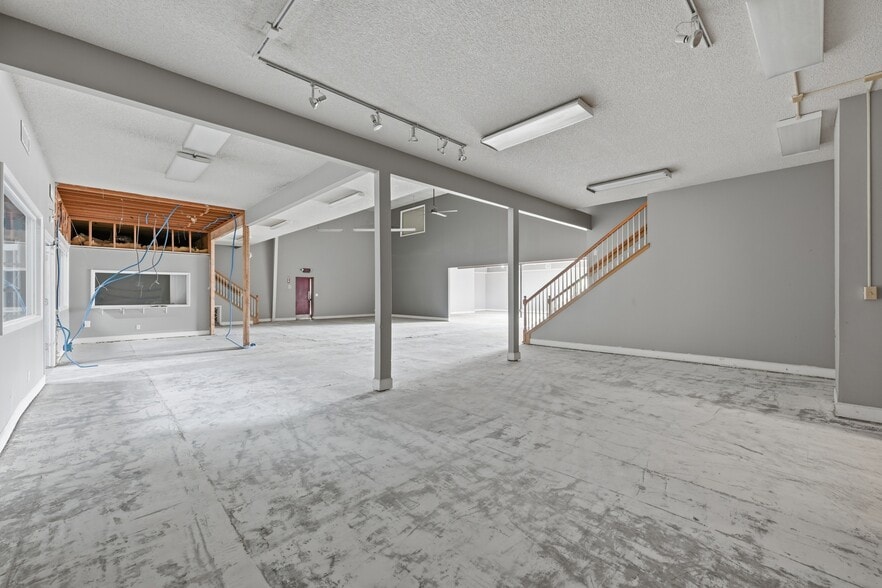 More Photos Of 619 Cassat Ave, Jacksonville Warehouse For Lease
