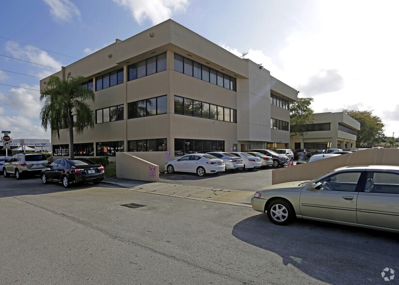 More Photos Of 8080 W Flagler St, Miami Office For Lease
