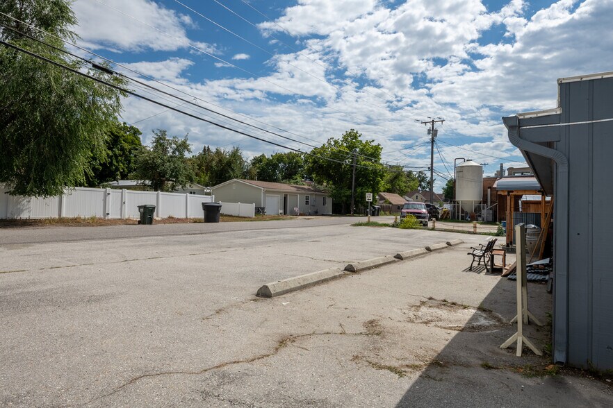 More Photos Of 108 Main St, Stevensville General Retail For Sale