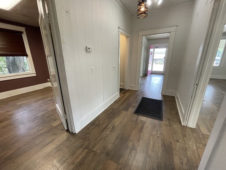 More Photos Of 312 W Main St, Waverly Freestanding For Sale