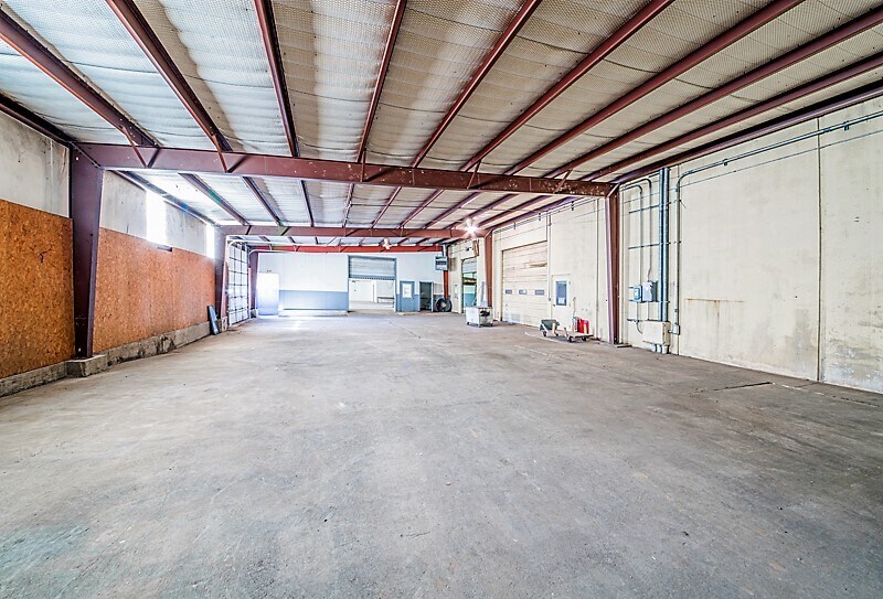 More Photos Of 730 E Eseco Rd, Cushing Warehouse For Sale