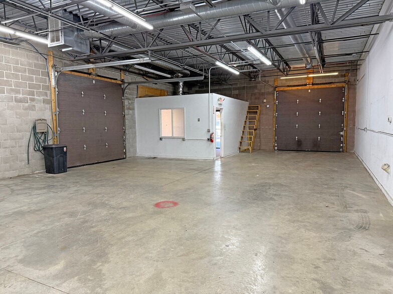 More Photos Of 424 Route 125, Brentwood Warehouse For Lease