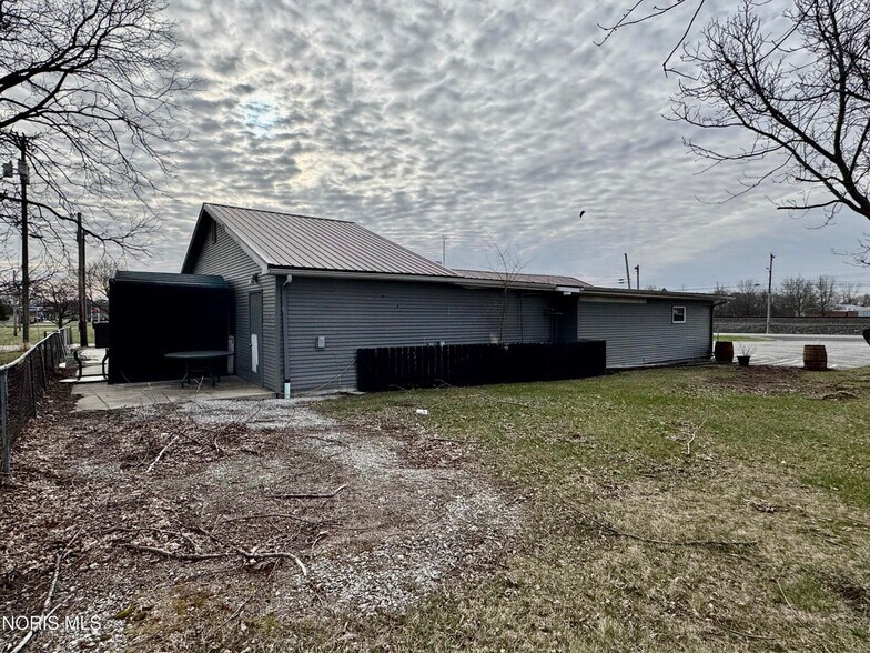 More Photos Of 404 W Vine St, Edgerton Restaurant For Sale