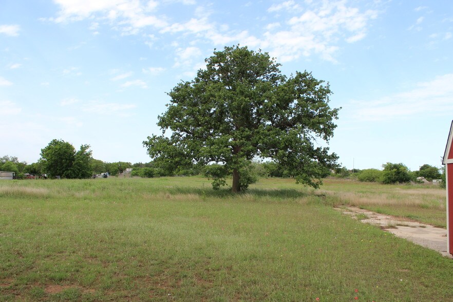 More Photos Of 531 10th St, Floresville Land For Sale