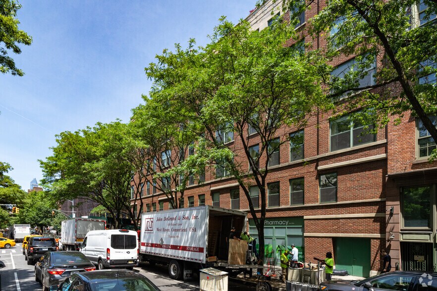 More Photos Of 110-112 Charles St, New York Apartments For Lease
