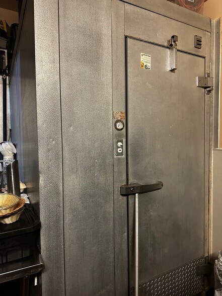 More Photos Of 332 14th St, Oakland Storefront For Sale