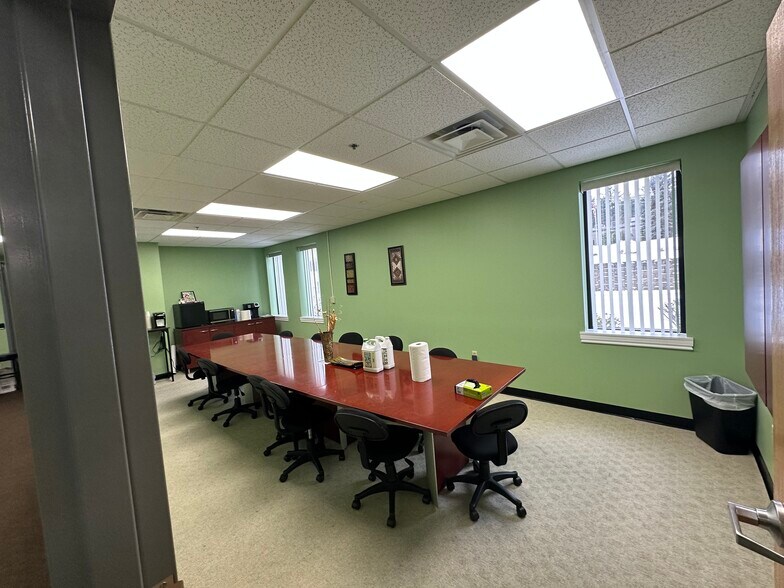 More Photos Of 246 Suffolk Ln, Gardner Manufacturing For Sale