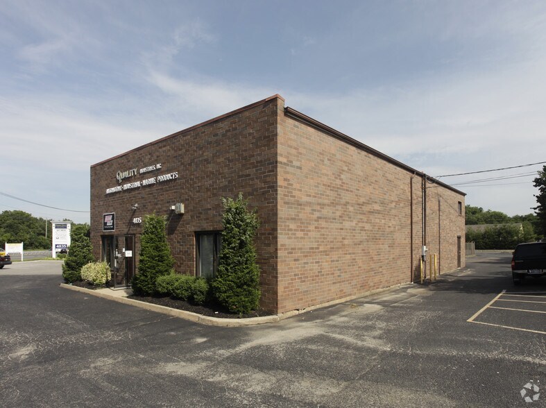 Primary Photo Of 4835 Veterans Memorial Hwy, Holbrook Warehouse For Lease