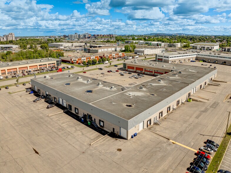 More Photos Of 2900-2976 Rue Joseph-A.-Bombardier, Laval Warehouse For Lease