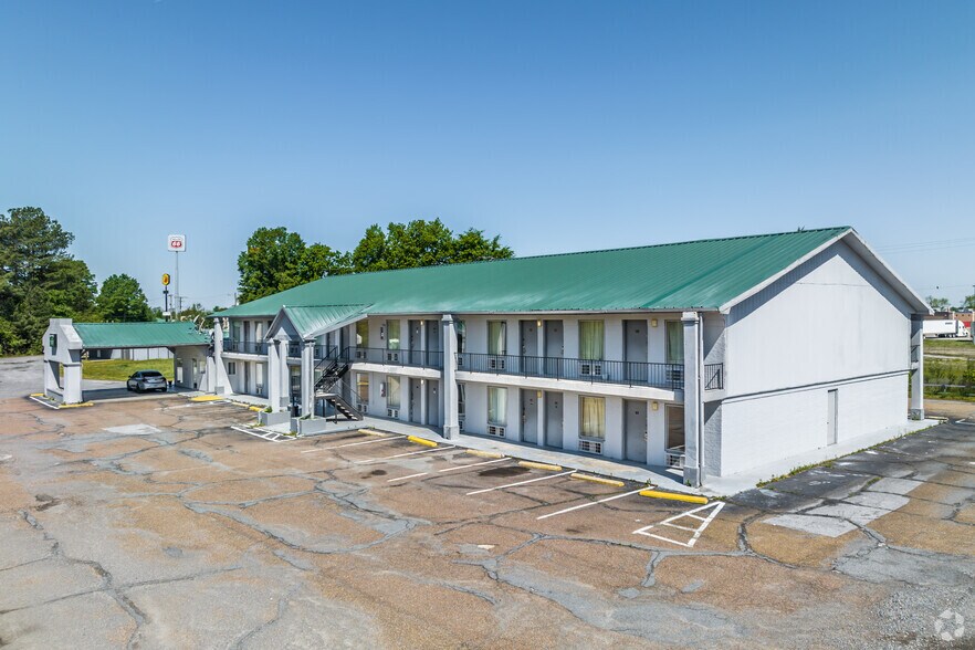 More Photos Of 2002 Walker Dr, Brinkley Hotel For Sale